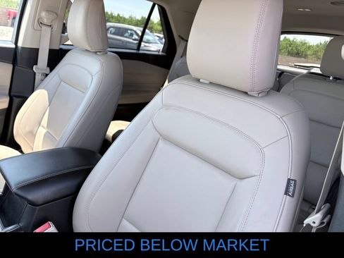 Used 2023 Ford Explorer XLT w/ Equipment Group 202A AWD/4WD image 13