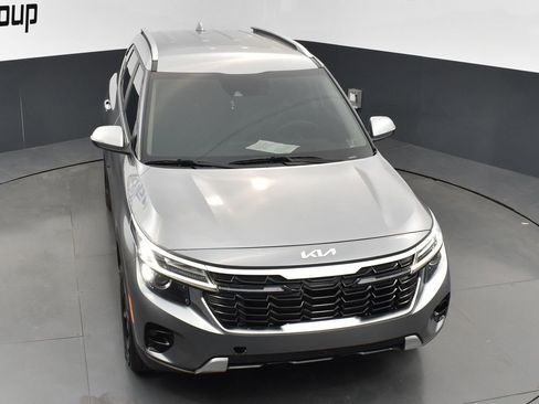 Used 2024 Kia Seltos EX FWD image 16