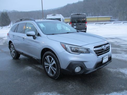 Used 2018 Subaru Outback 2.5i Limited image 3