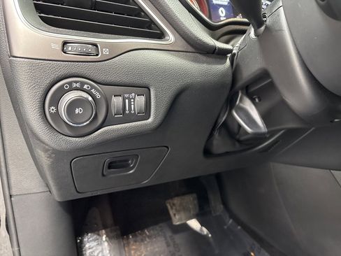 Used 2019 Jeep Cherokee Latitude Plus w/ Cold Weather Group image 22