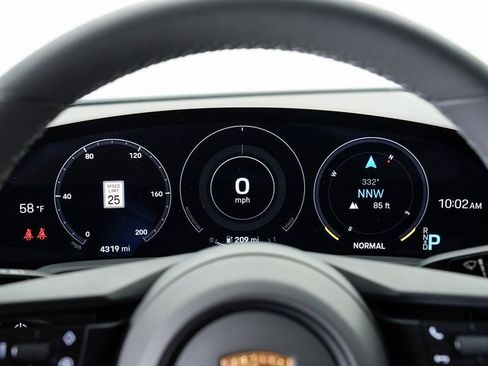 Used 2023 Porsche Taycan image 11