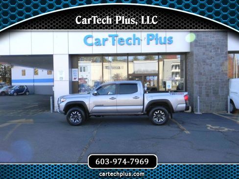 Used 2017 Toyota Tacoma TRD Off-Road image 1