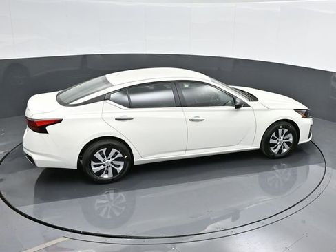 Used 2025 Nissan Altima 2.5 S FWD image 29