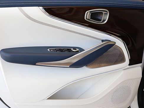 Used 2025 Aston Martin DBX 707 AWD/4WD image 9