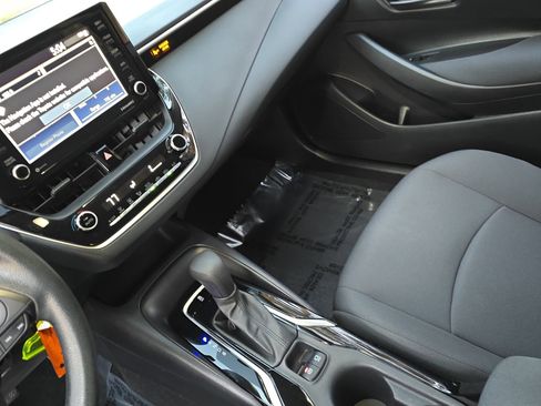 Used 2022 Toyota Corolla LE image 24