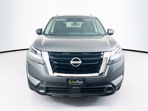 Used 2025 Nissan Pathfinder SV FWD image 2