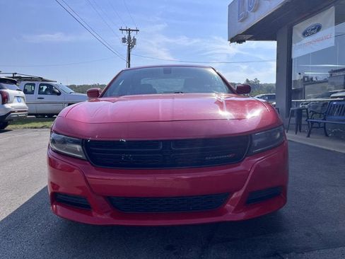Used 2019 Dodge Charger SXT image 3