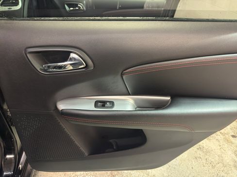 Used 2015 Dodge Journey R/T w/ Flexible Seating Group image 23