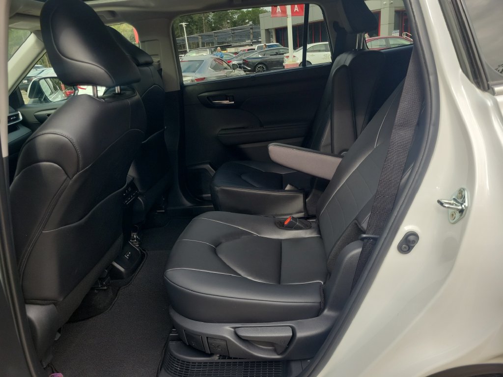 Certified 2026 Toyota Highlander XLE AWD/4WD image 27