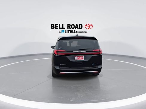 Used 2024 Chrysler Pacifica Limited FWD image 7
