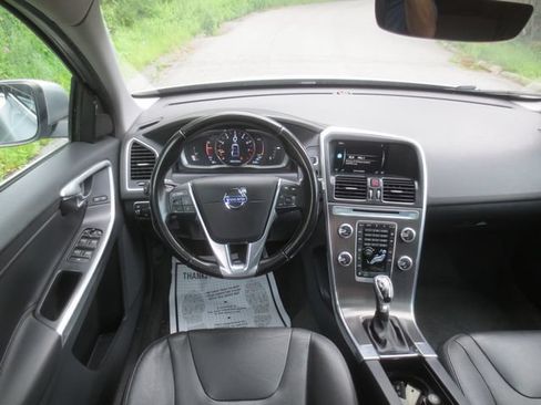 Used 2016 Volvo XC60 T6 AWD/4WD image 9