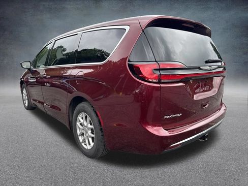 Used 2023 Chrysler Pacifica Touring-L FWD image 5