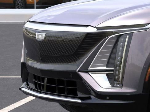 New 2026 Cadillac Lyriq Luxury w/ LPO, Floor Liner Package AWD/4WD image 13
