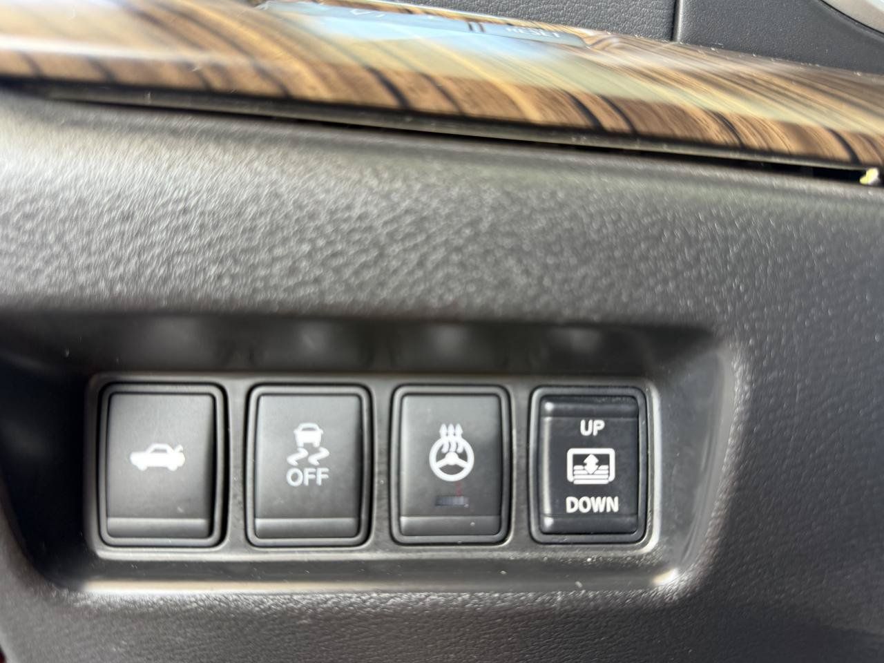 Used 2016 Nissan Maxima Platinum w/ Interior Lighting Package FWD image 22