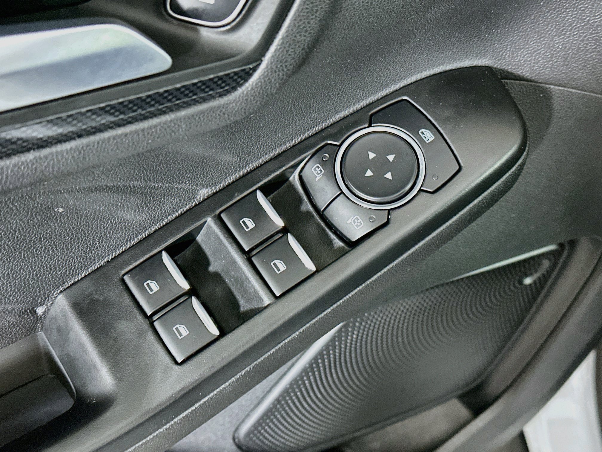 Used 2025 Ford Escape ST-Line FWD image 15