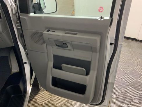 Used 2010 Ford E-350 and Econoline 350 XLT image 31