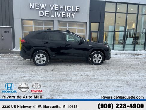 Used 2021 Toyota RAV4 LE image 10