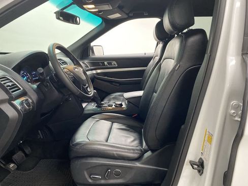 Used 2016 Ford Explorer XLT w/ Equipment Group 202A image 14