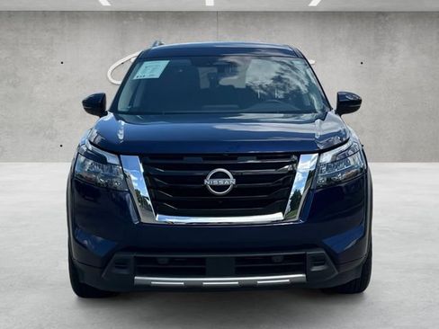 Used 2025 Nissan Pathfinder SL AWD/4WD image 18