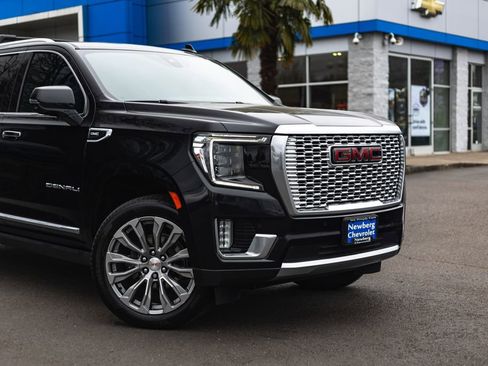 Used 2021 GMC Yukon XL Denali w/ Denali Ultimate Package image 3