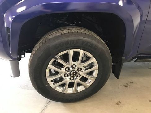 Certified 2025 Toyota Tacoma Limited AWD/4WD image 10