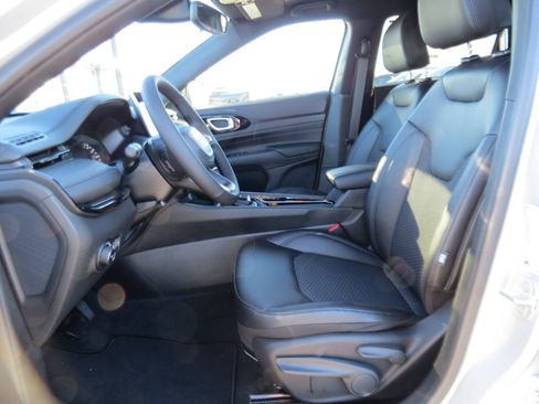 New 2026 Jeep Compass Latitude image 13