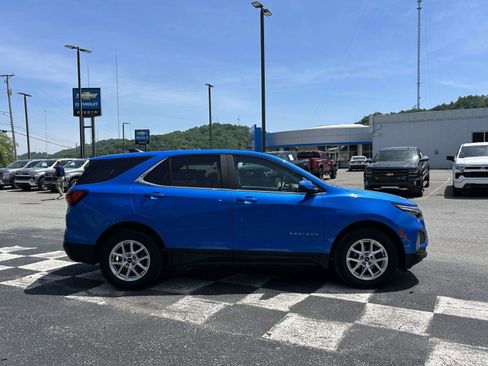 Used 2024 Chevrolet Equinox LT FWD image 2