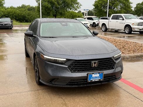 Used 2025 Honda Accord SE image 7
