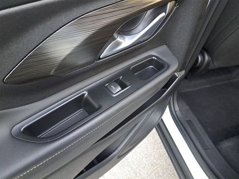 Used 2022 GMC Terrain SLE image 12