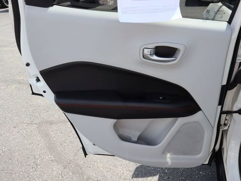 Used 2017 Jeep Compass Limited w/ Navigation Group AWD/4WD image 32