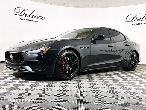 Used 2023 Maserati Ghibli Modena Q4 AWD/4WD image 3