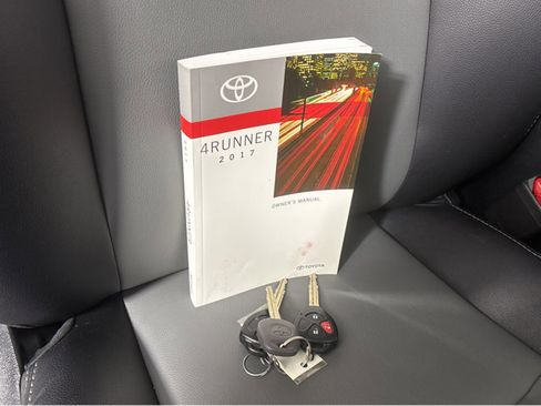 Used 2017 Toyota 4Runner SR5 Premium image 42