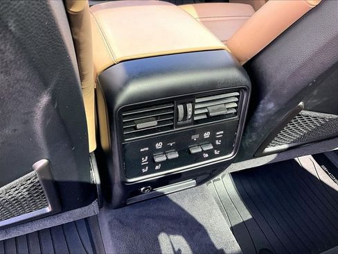 Used 2024 Porsche Cayenne AWD/4WD image 28