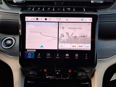 New 2025 Jeep Grand Cherokee Limited w/ MOPAR Finishing Package AWD/4WD image 9