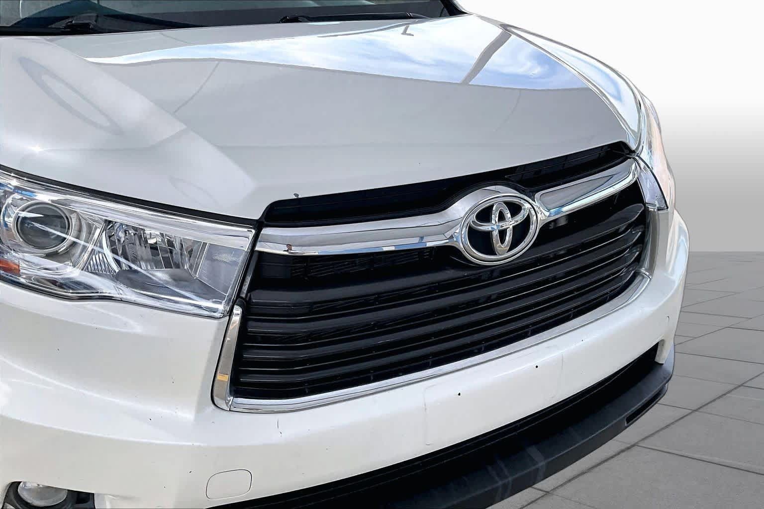 Used 2016 Toyota Highlander Limited FWD image 29