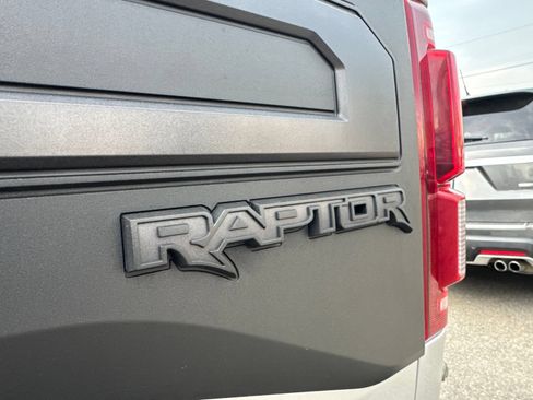 Used 2019 Ford F150 Raptor w/ Equipment Group 802A Luxury AWD/4WD image 9