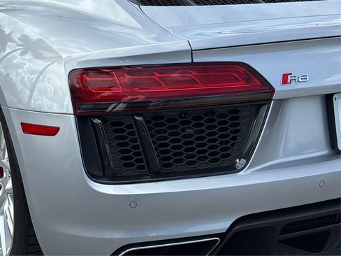 Used 2017 Audi R8 V10 w/ Carbon Exterior Package image 14