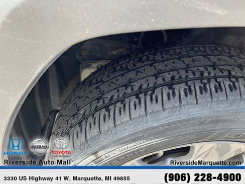 Used 2025 Toyota RAV4 XLE AWD/4WD image 12