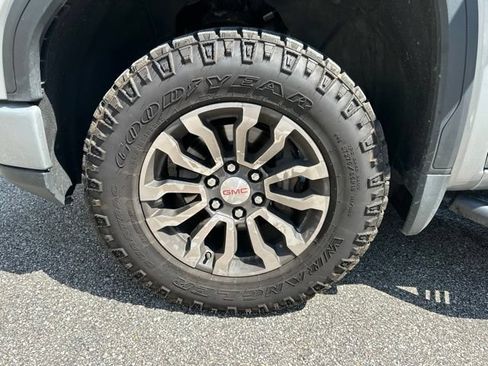 Used 2023 GMC Sierra 1500 AT4 w/ AT4 Premium Package AWD/4WD image 10