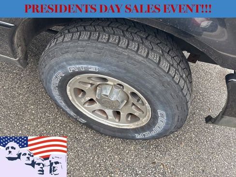 Used 2011 Ford Ranger XLT image 2