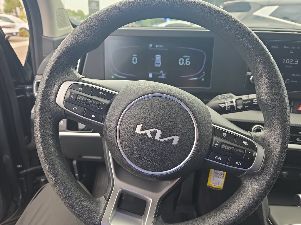 Used 2025 Kia Sportage LX FWD image 13