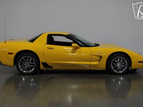 Used 2002 Chevrolet Corvette Z06 w/ Memory Pkg image 19