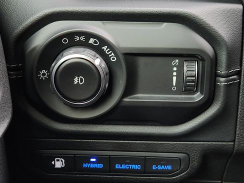 Used 2024 Jeep Wrangler High Altitude AWD/4WD image 24