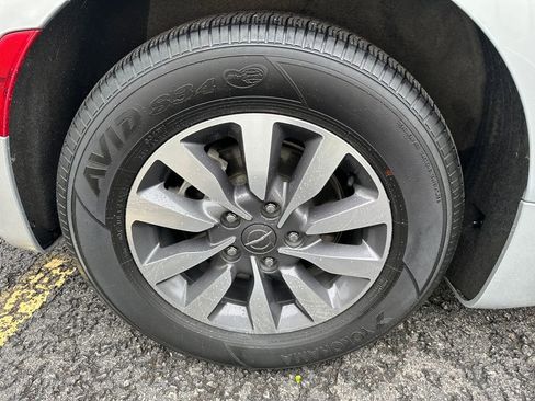 Certified 2023 Chrysler Pacifica Touring-L FWD image 32