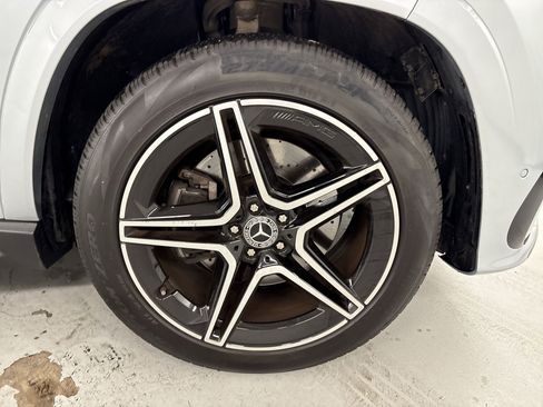 Used 2025 Mercedes-Benz GLS 450 4MATIC image 12