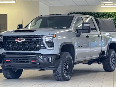 Used 2024 Chevrolet Silverado 2500 ZR2 w/ Technology Package AWD/4WD image 8