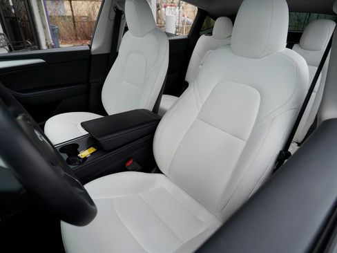 Used 2023 Tesla Model Y Long Range image 19