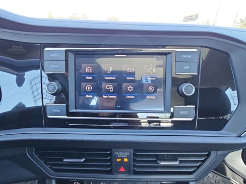 Certified 2023 Volkswagen Jetta SE w/ Panoramic Sunroof Package FWD image 20