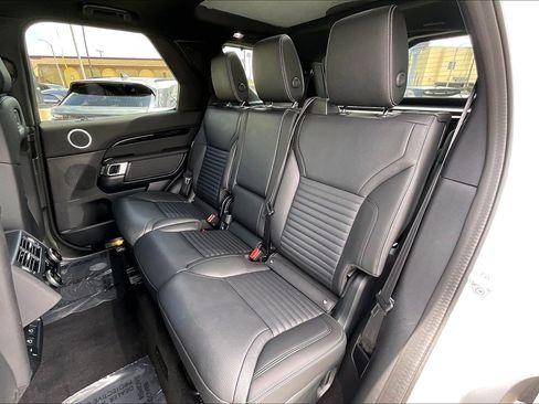 Certified 2025 Land Rover Discovery S AWD/4WD image 19