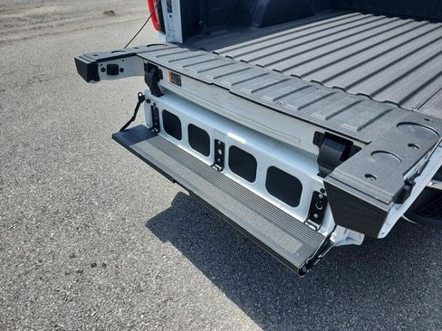 Certified 2025 GMC Sierra 1500 SLT w/ SLT Premium Plus Package AWD/4WD image 15